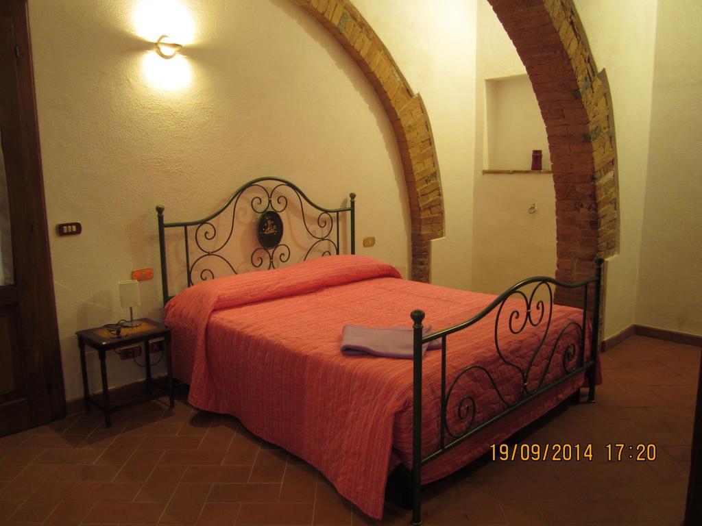 La Civetta Apartment Торита ди Сиена Стая снимка